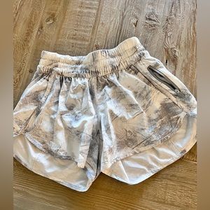 Lululemon Tracker Short size 6